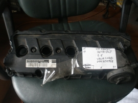 Volkswagen PASSAT JETTA GOLF 2.5 - valve cover - 07K103475E